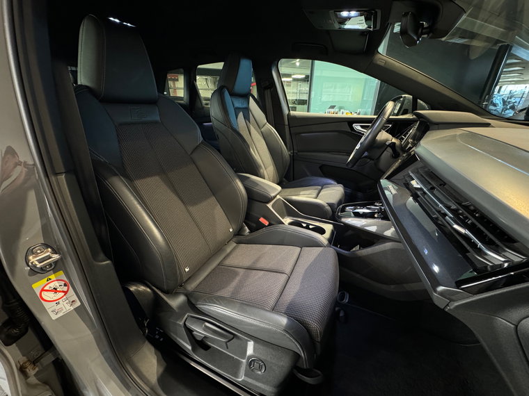 Vehicle Image 35
