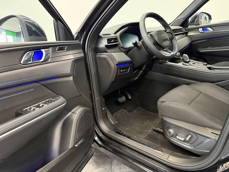 Vehicle Image 15