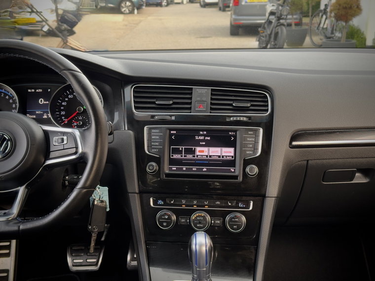 Vehicle Image 25