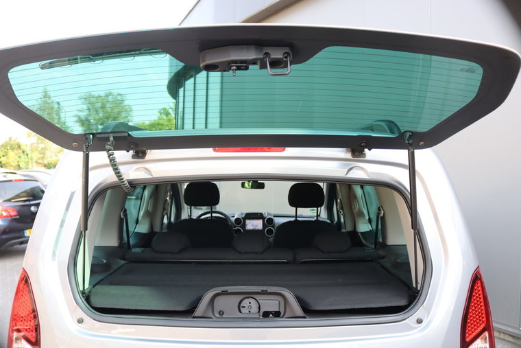 Vehicle Image 25