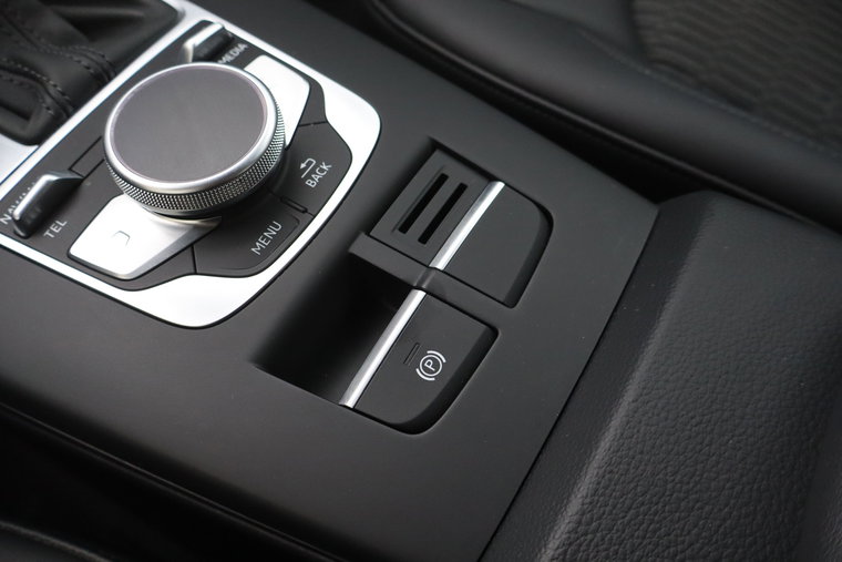 Vehicle Image 30