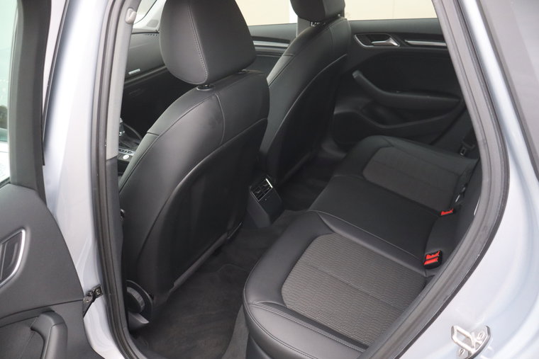 Vehicle Image 33