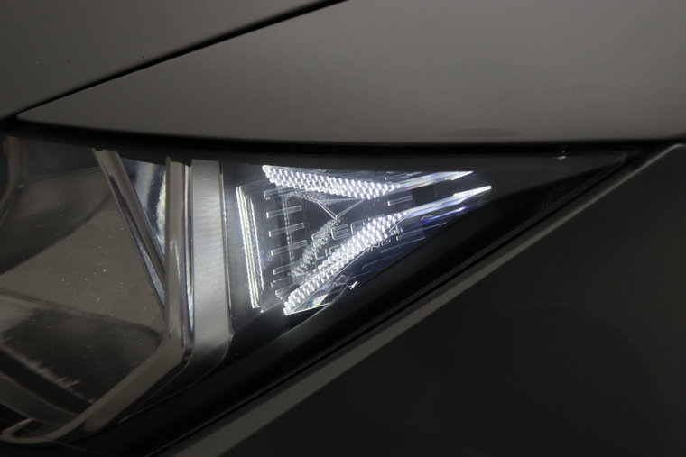 Vehicle Image 25