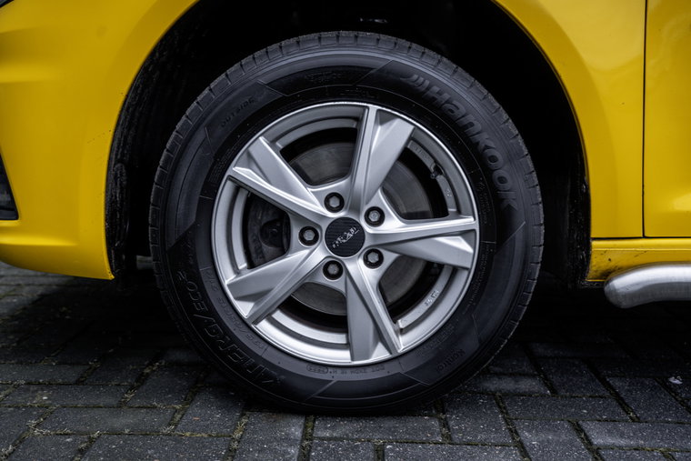 Vehicle Image 25