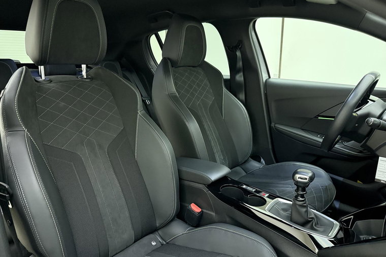 Vehicle Image 17