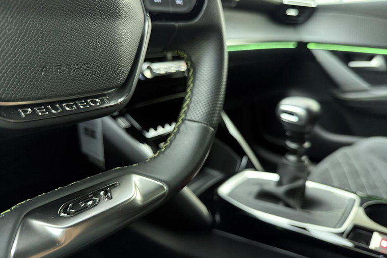 Vehicle Image 32