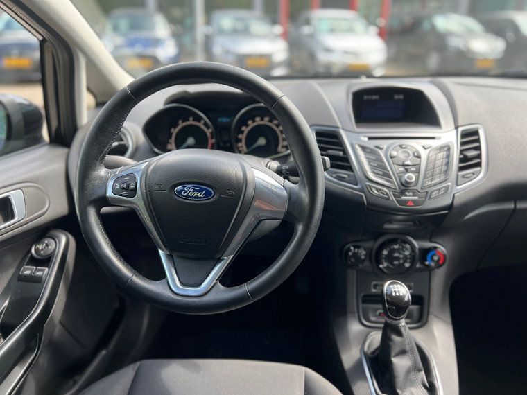 Vehicle Image 12