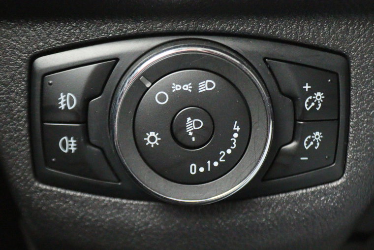 Vehicle Image 25