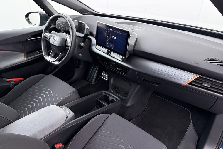 Vehicle Image 16