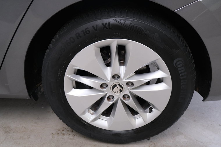 Vehicle Image 30