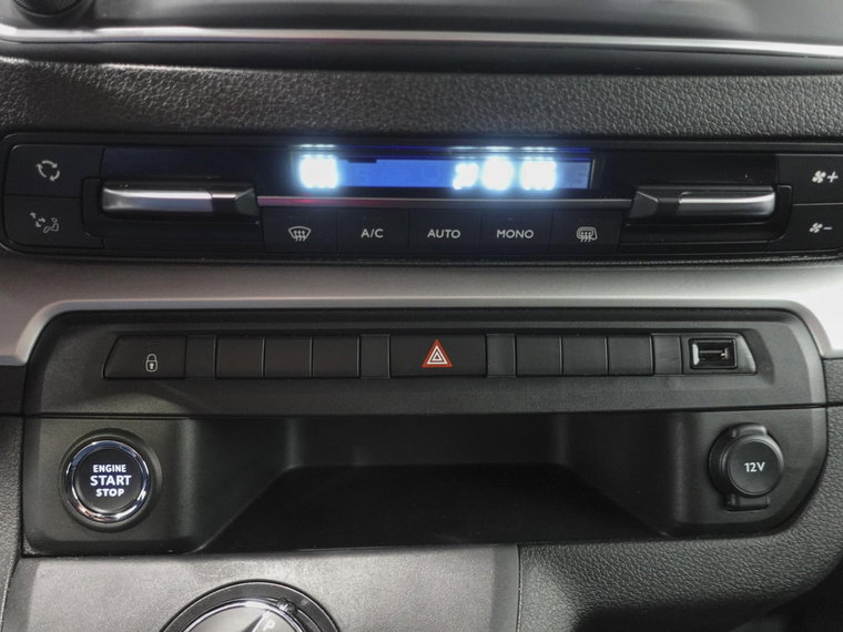 Vehicle Image 28