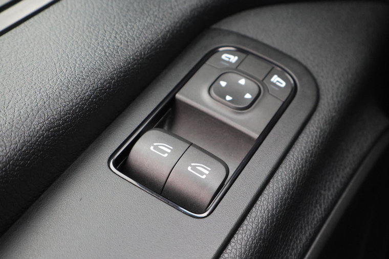 Vehicle Image 28