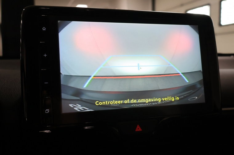 Vehicle Image 25