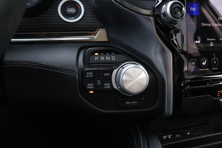 Vehicle Image 32