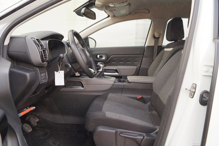 Vehicle Image 6