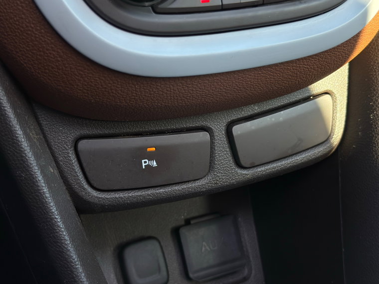Vehicle Image 25