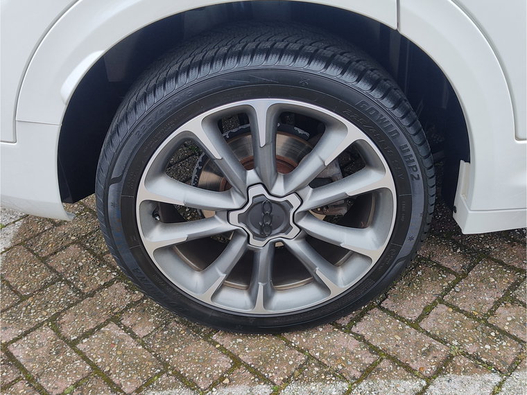 Vehicle Image 30