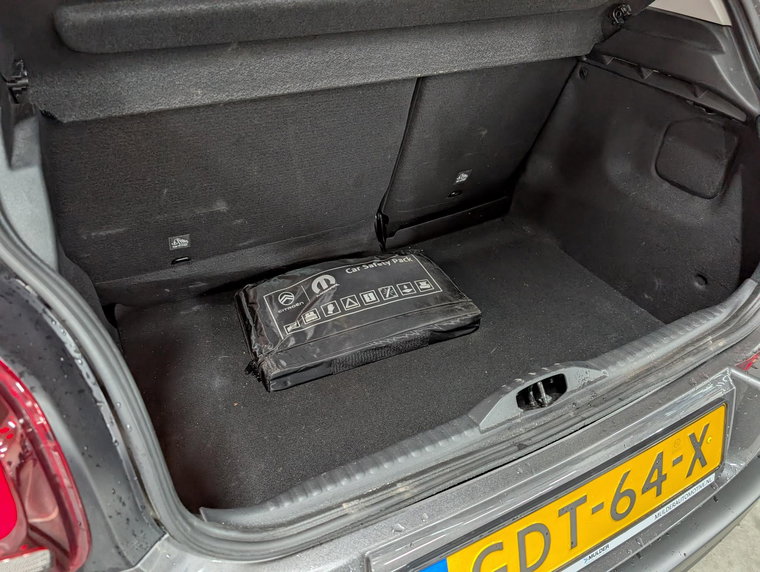 Vehicle Image 32