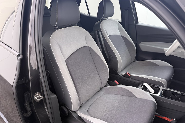 Vehicle Image 16
