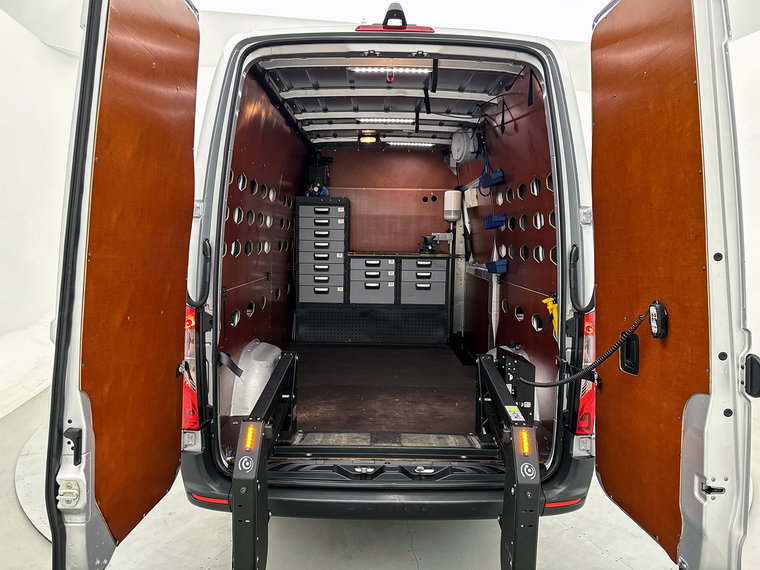 Vehicle Image 17