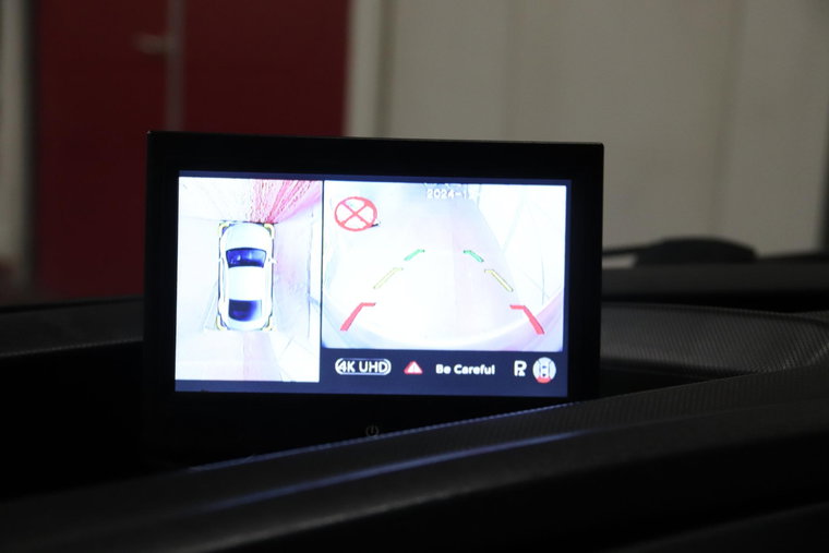 Vehicle Image 11