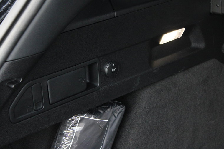 Vehicle Image 13
