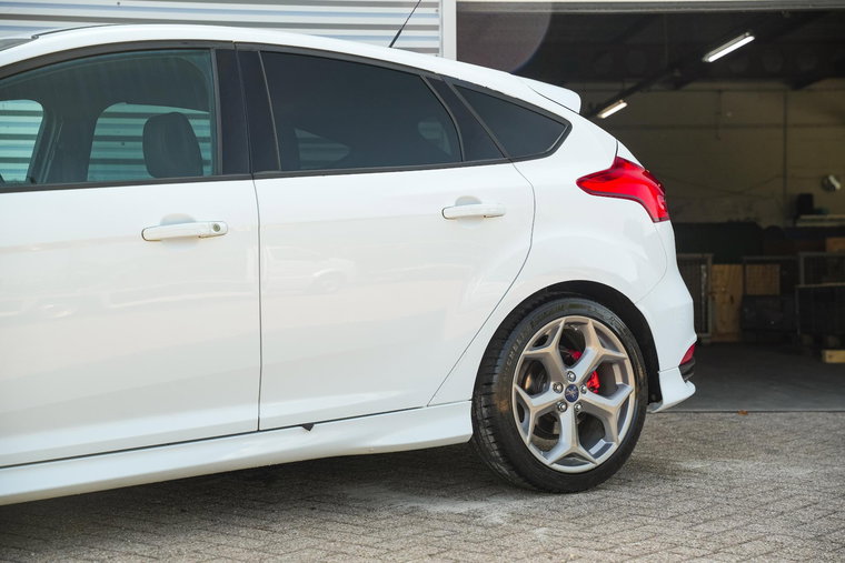Vehicle Image 32