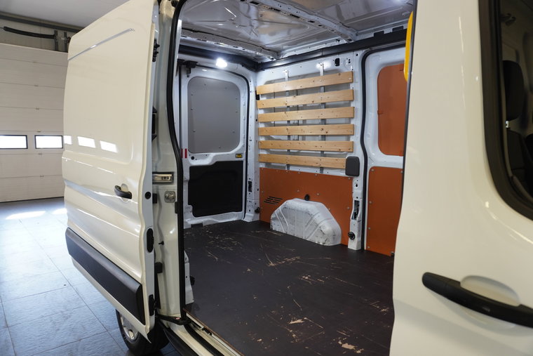 Vehicle Image 9