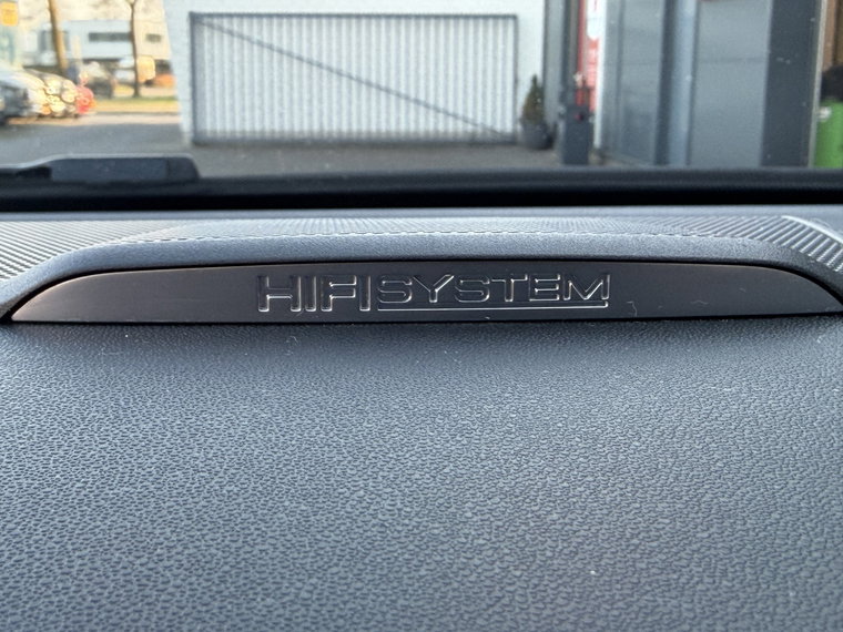 Vehicle Image 28
