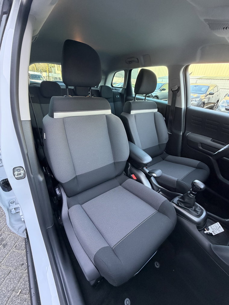 Vehicle Image 11