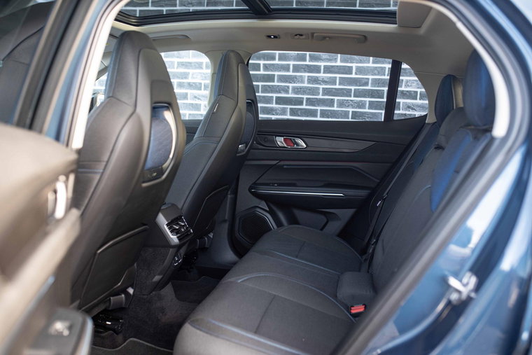 Vehicle Image 13