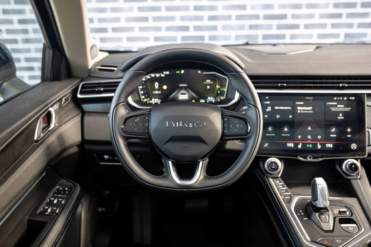 Vehicle Image 16