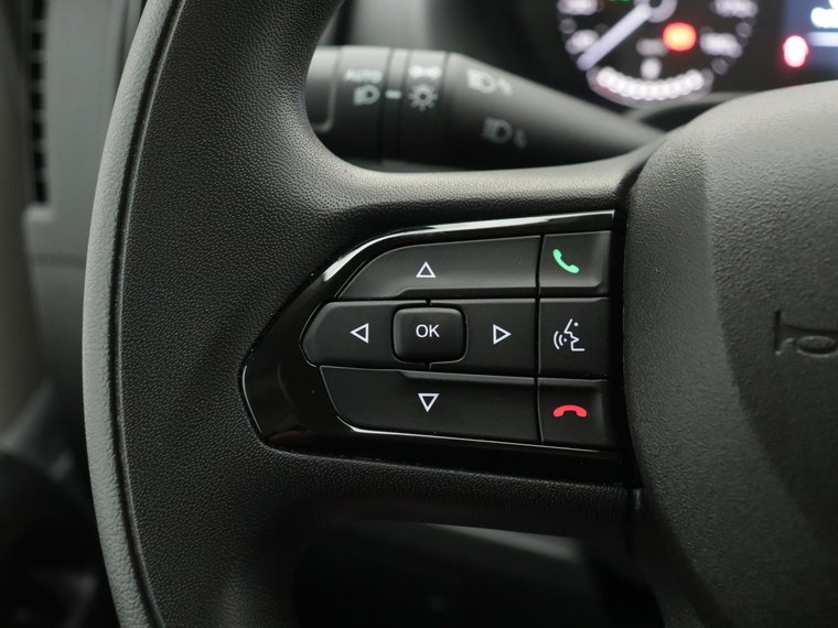 Vehicle Image 28