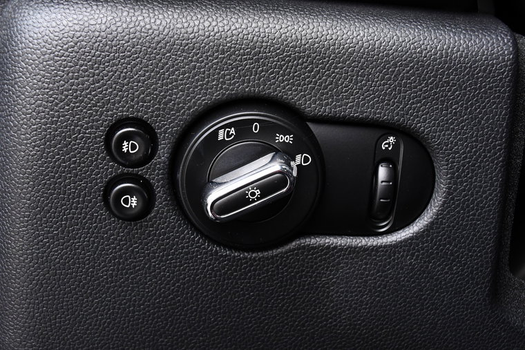 Vehicle Image 25