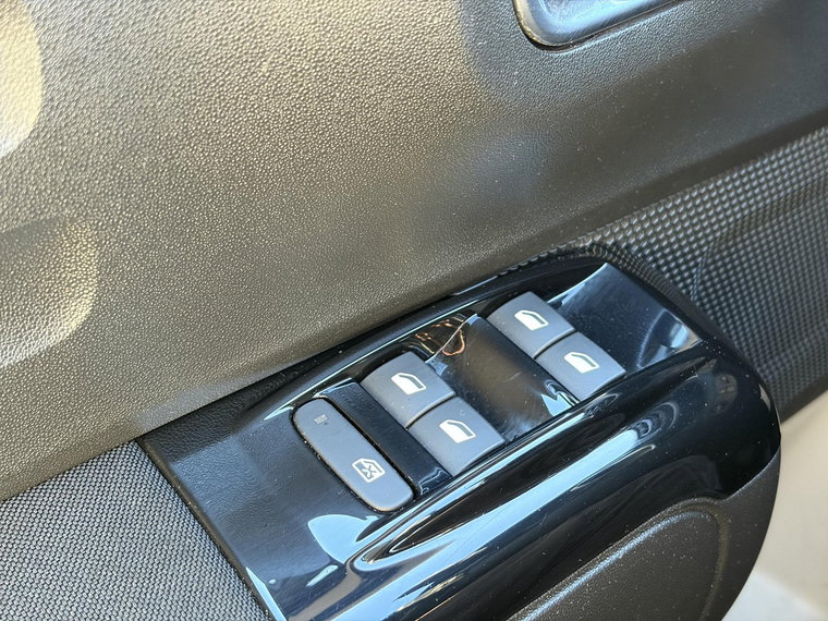 Vehicle Image 27