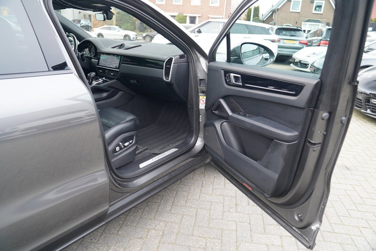 Vehicle Image 28