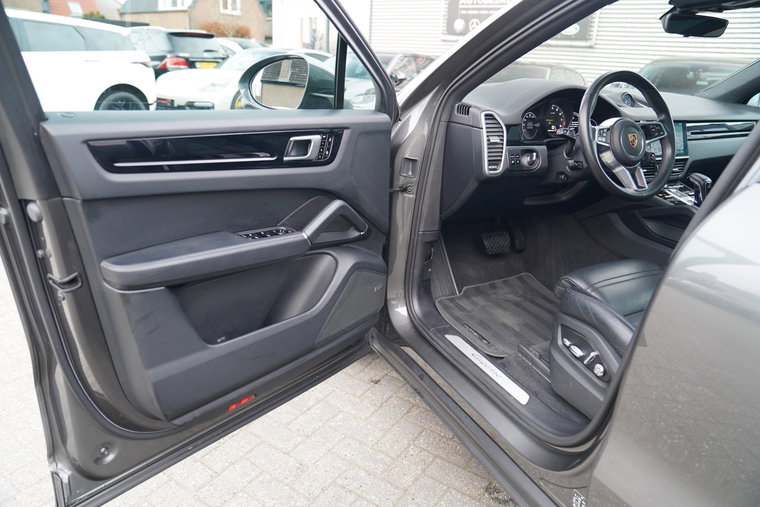 Vehicle Image 30