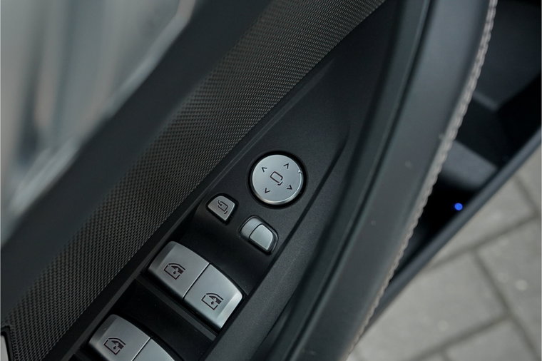 Vehicle Image 24