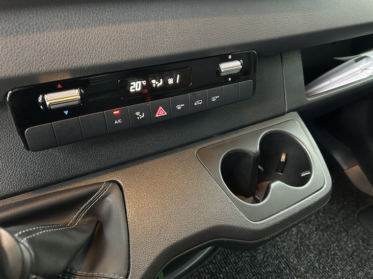 Vehicle Image 27