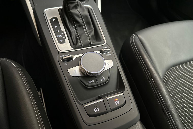 Vehicle Image 30