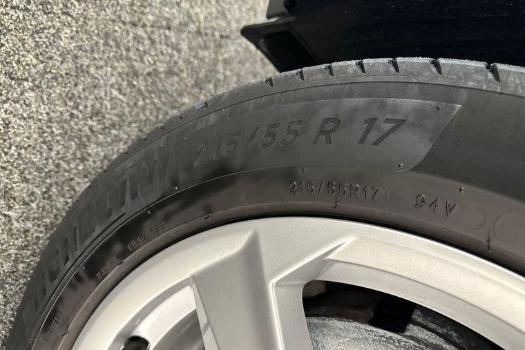 Vehicle Image 32