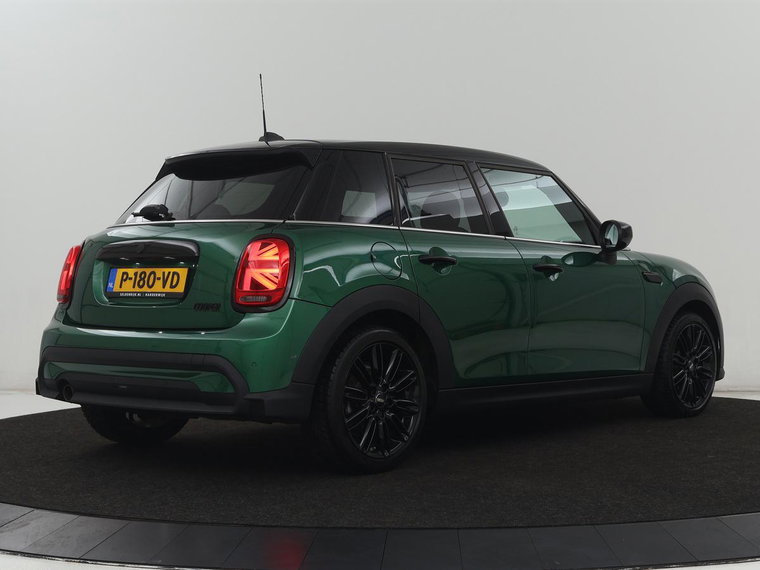 Vehicle Image 32