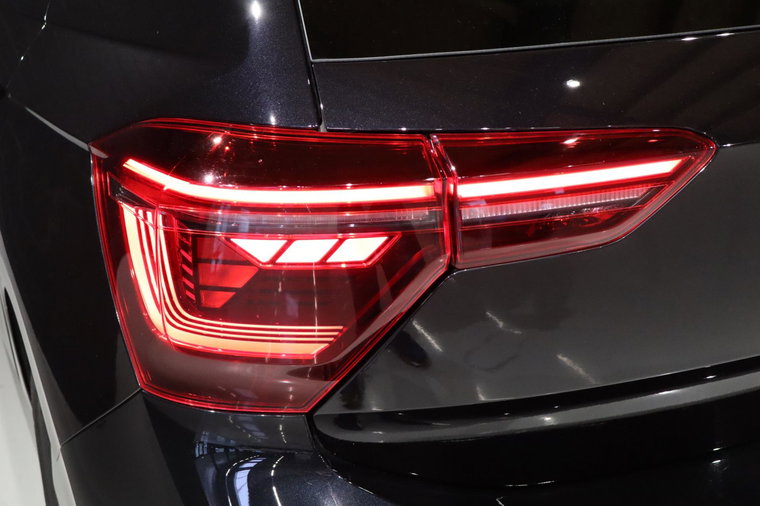 Vehicle Image 30