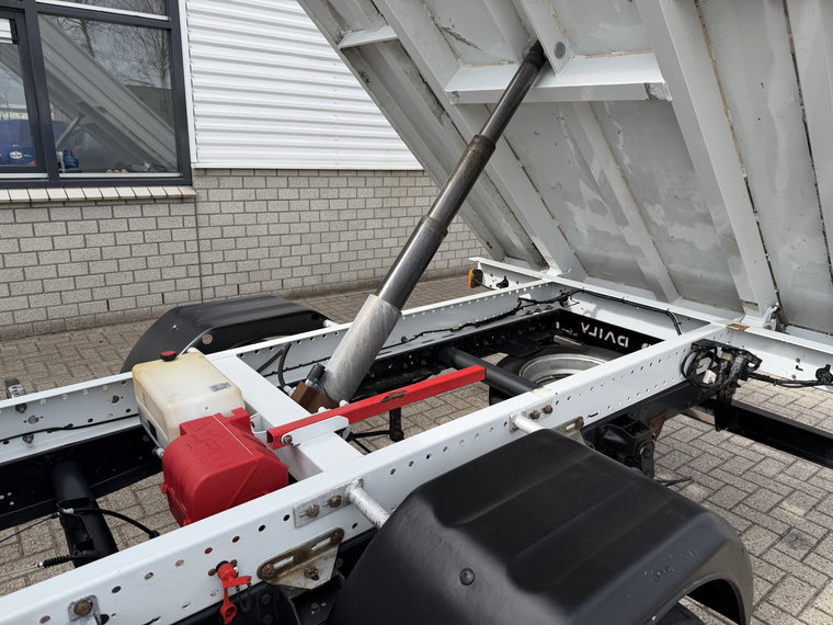 Vehicle Image 28