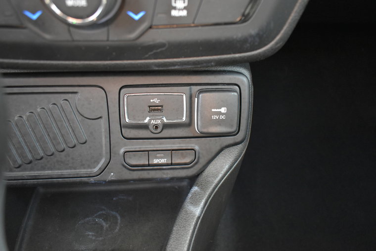 Vehicle Image 32