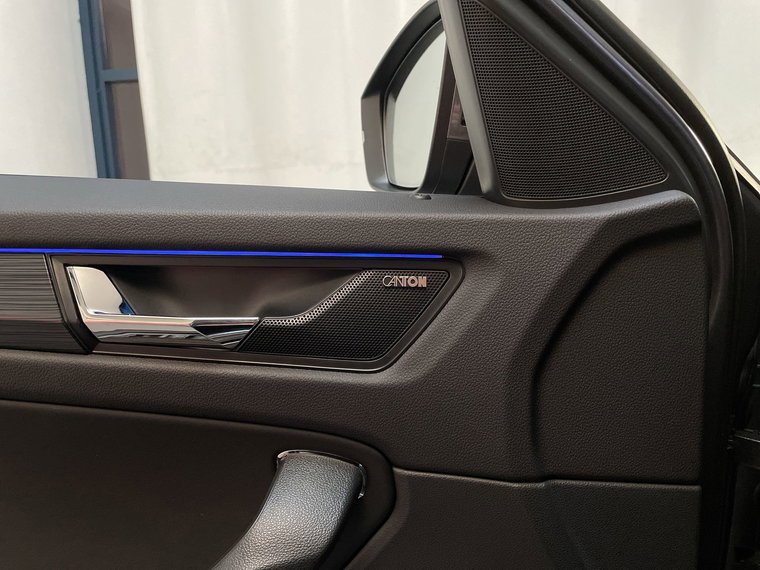 Vehicle Image 28