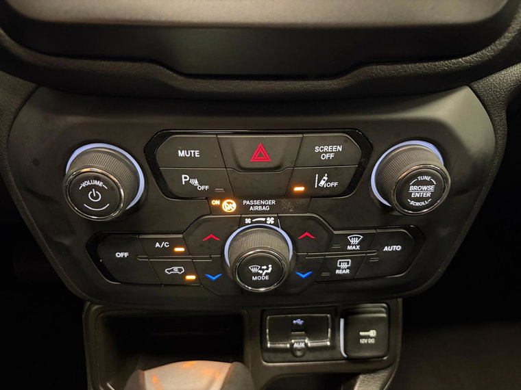 Vehicle Image 25