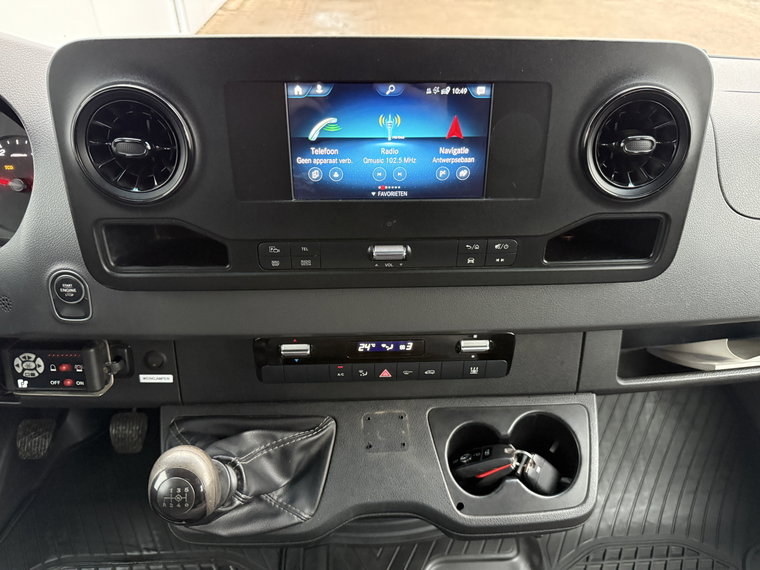 Vehicle Image 27