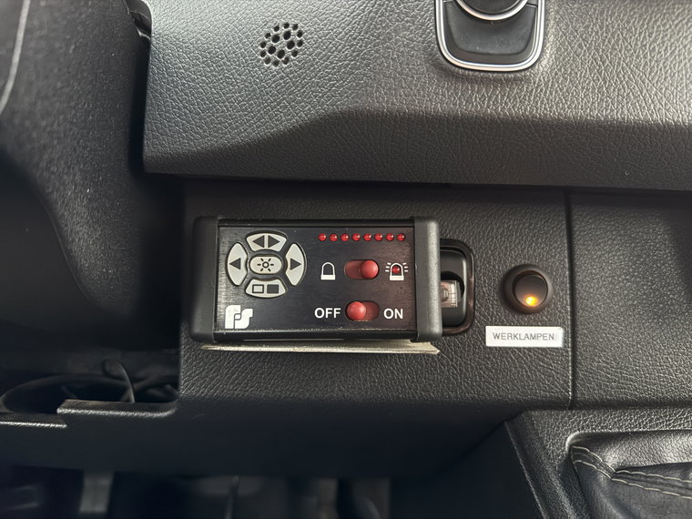 Vehicle Image 32