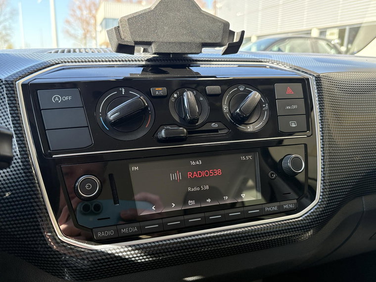 Vehicle Image 25